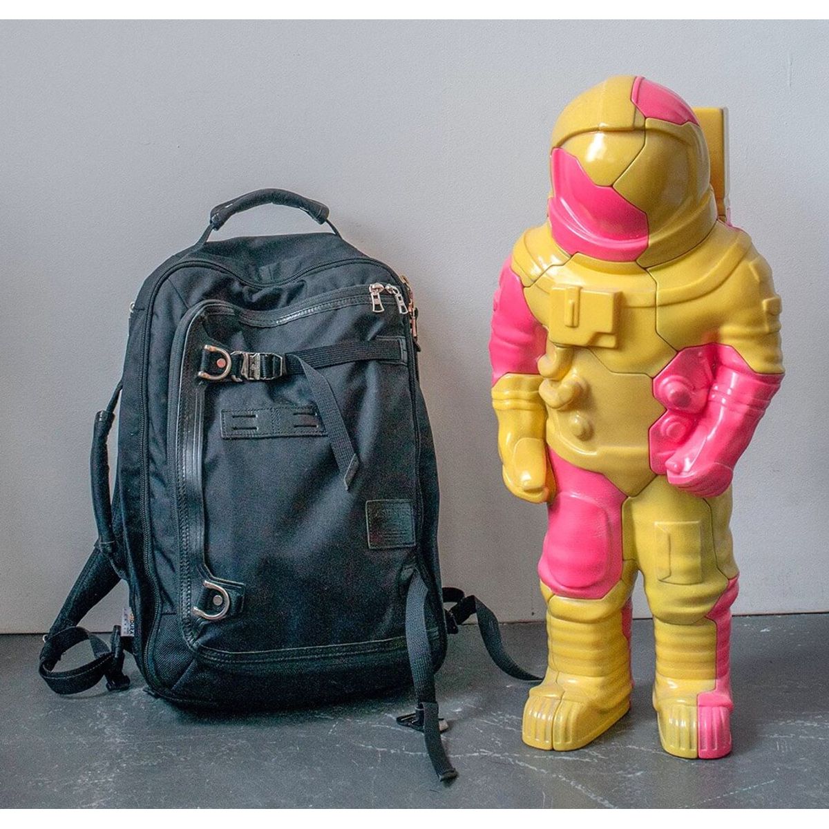 24" Dazzle Astrounaut Traveler