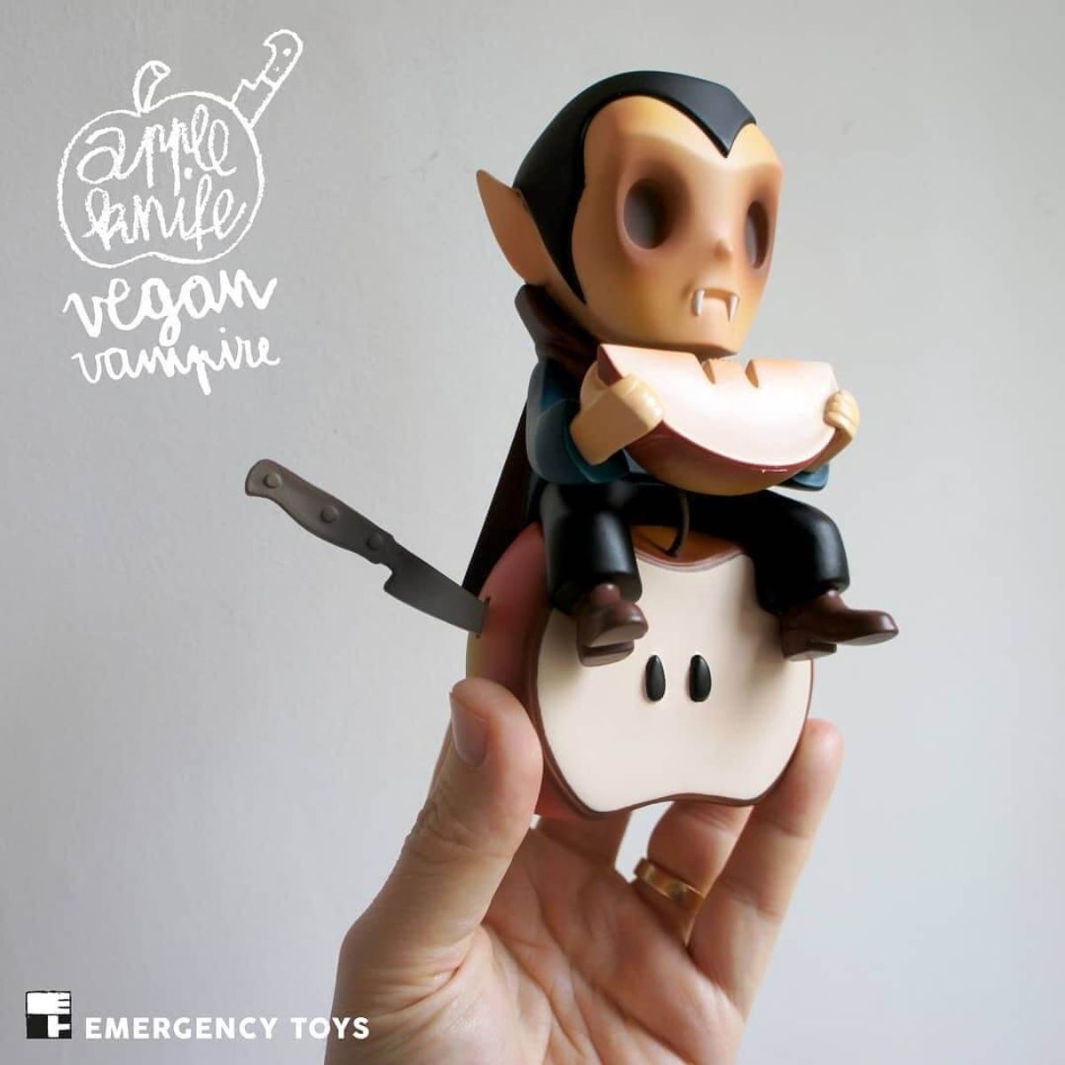 Apple Knife : The Vegan Vampire