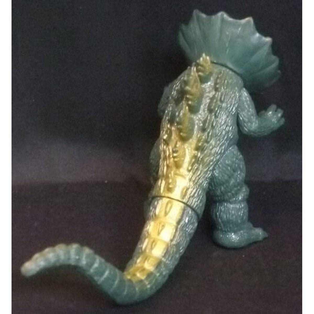 Bandai Ultra Monster Series scarf dinosaur Jirass Ultra Battle zone version