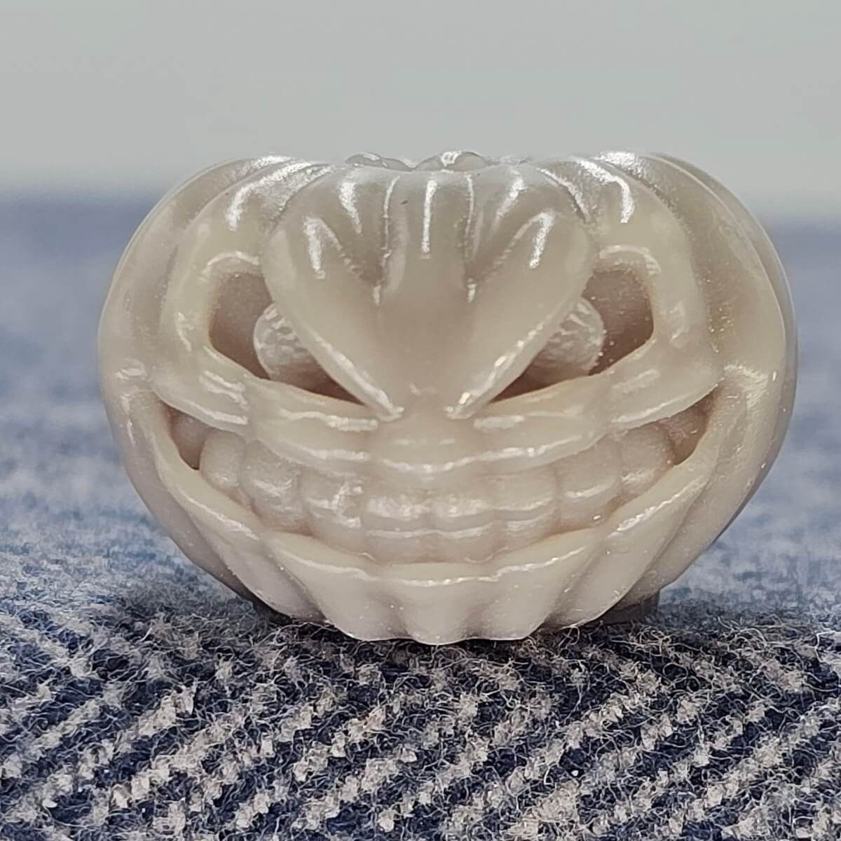 Black to White Thermochromatic - Icky Lanyard Bead