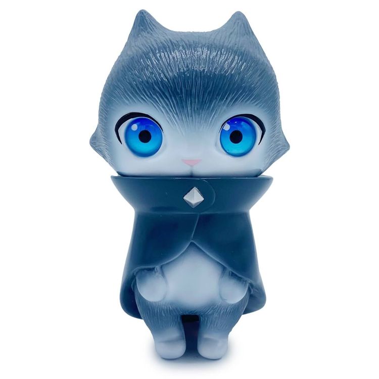 Cape Cat Camm Blue Eyes by Ryo Taniguchi