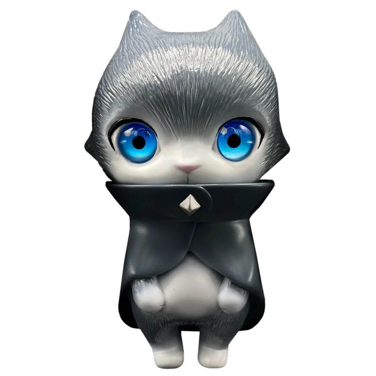 Cape Cat Camm Black with Blue Eyes by Ryo Taniguchi