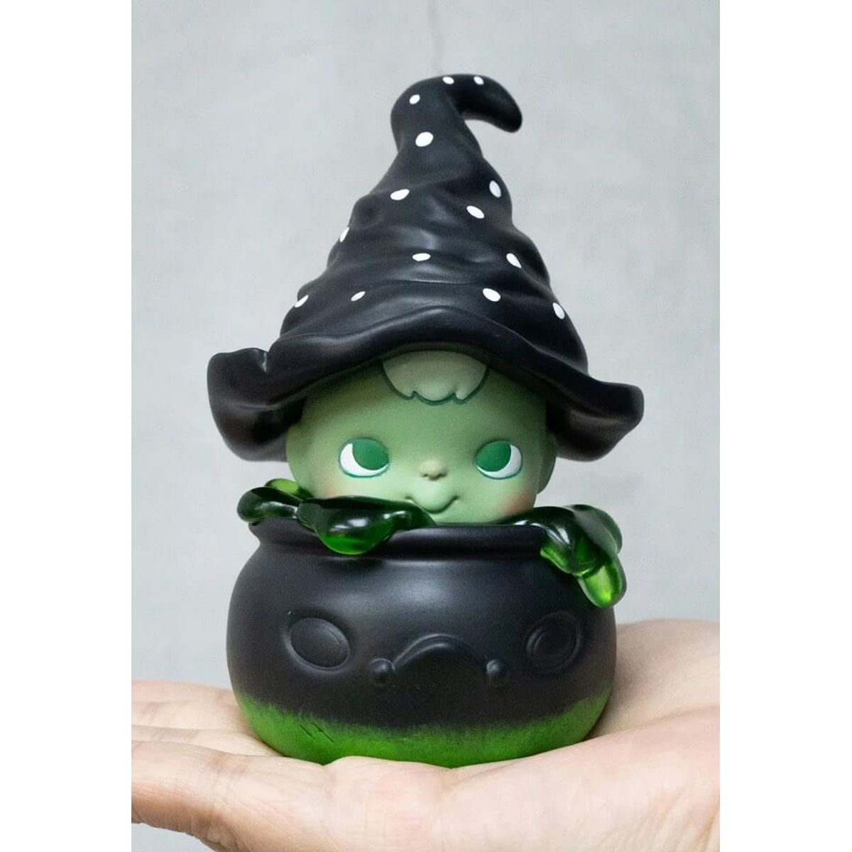 Dylie the Little Witch