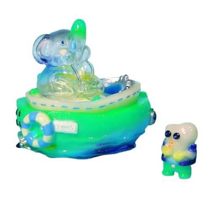 Fluorecent River Eats Ice by Choking Toy