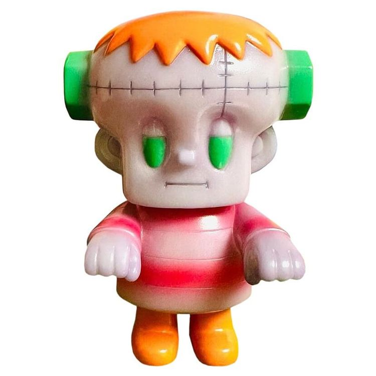 Frankie Momoo Dyed GID by Art Junkie (Shinichiro AJ Kato)