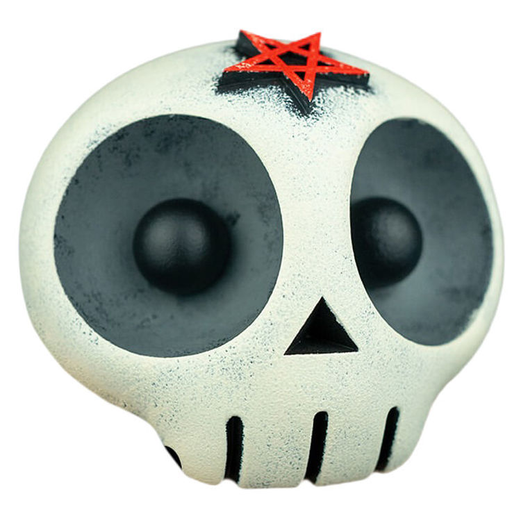 Giant Yorick’s Skull by Zintears