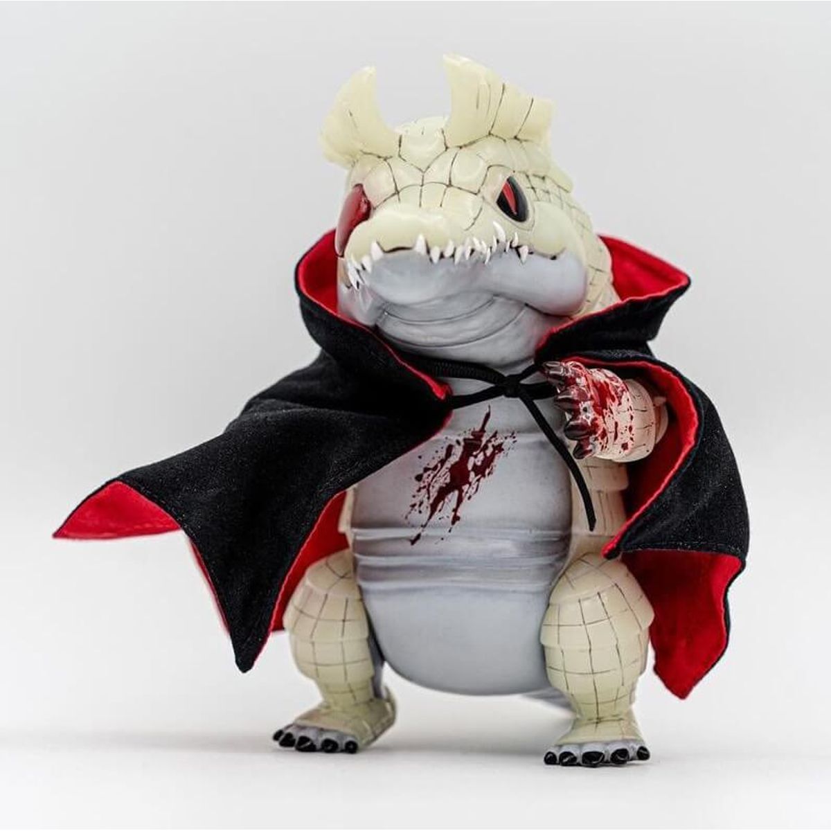 Gizaro Dracula Red Cape