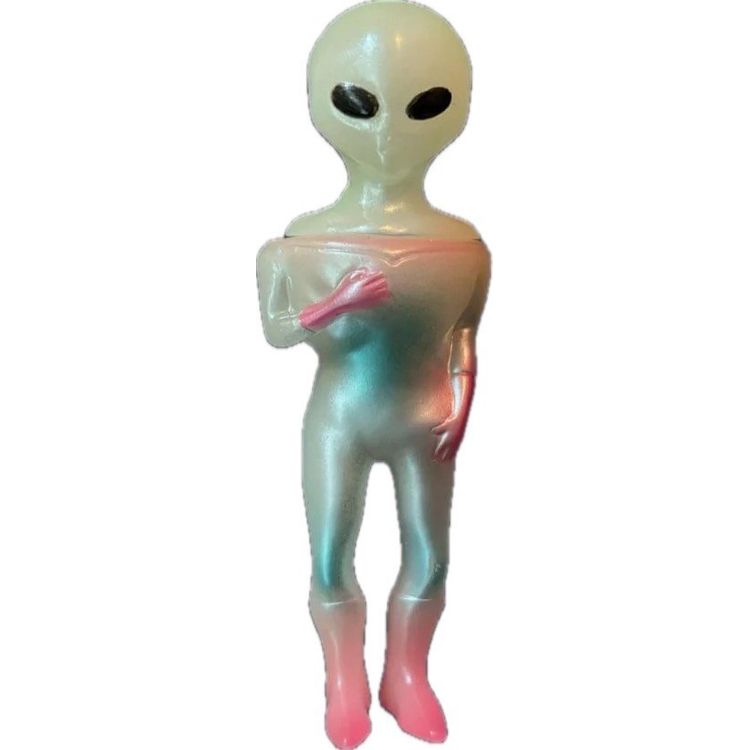 Grey Alien Glow by Studio Kabuto (Matthew Mullen)