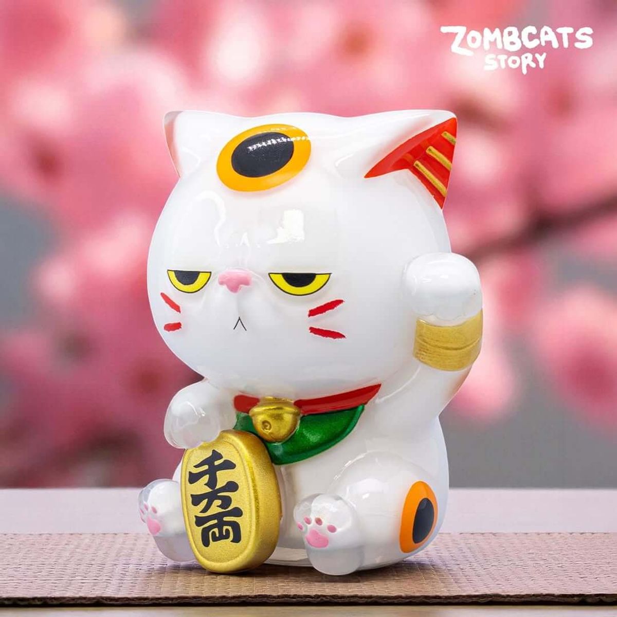 Grumpy Maneki  White