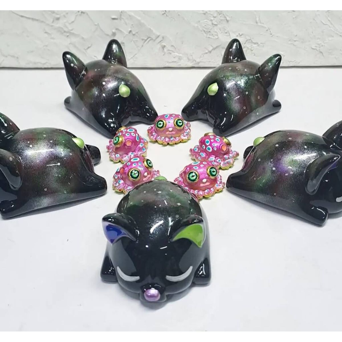 Gwen Mochi Midnight Bark with Mini Topu