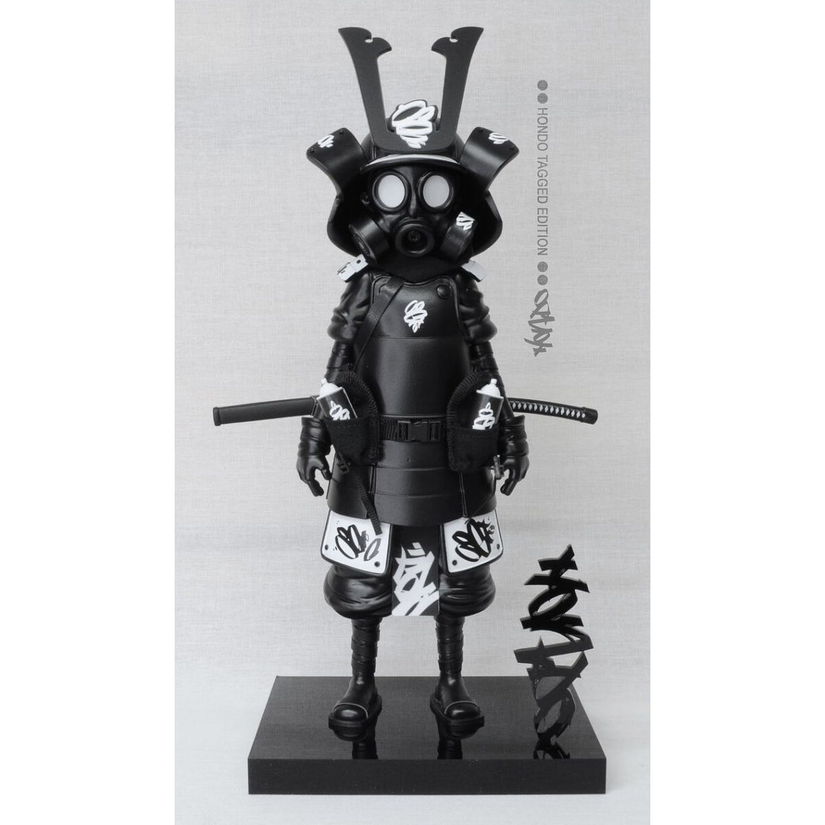 Hondo Tagged Six - Black White