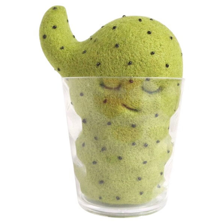 Kay, glass of kiwi juice by Droolwool (Maria Filipe Castro)