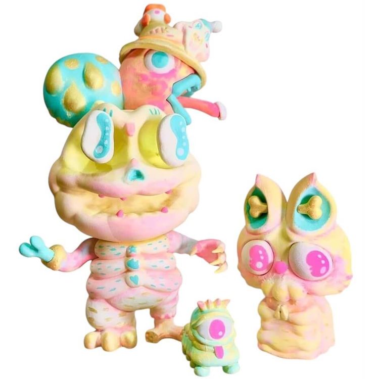 Kingyonekosan x Zom b + Gumi & Charge by Cafe de Bollo (Helen Tam)