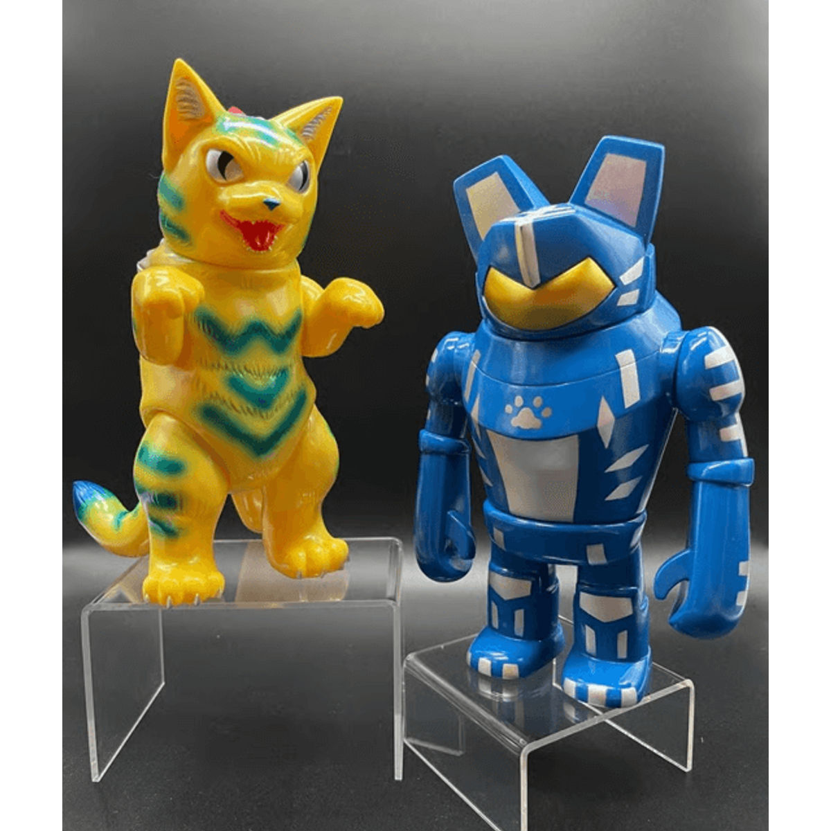 Konatsu Daioh Negora and Robotcat set