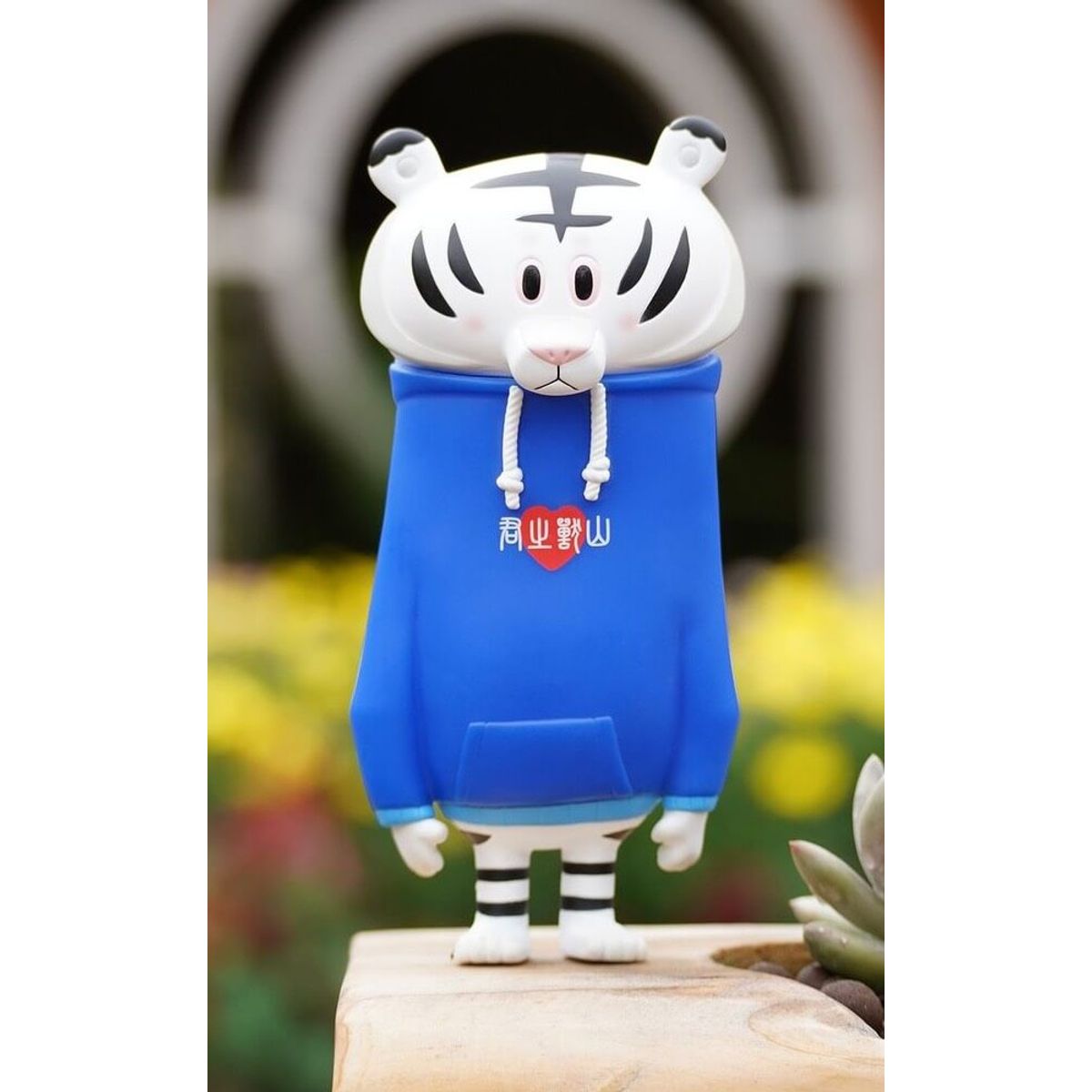 Lee Hu Dahood 20th Anniversary Exclusive