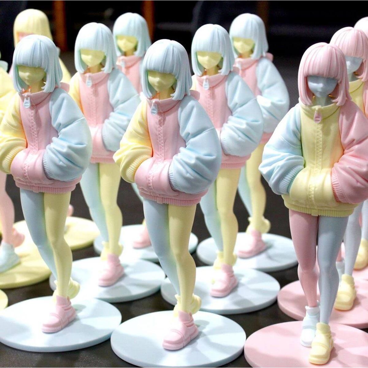 MOVE Pastel Pink Series (Blue Hair)