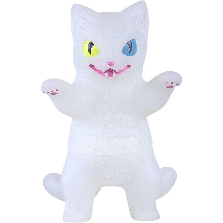 Matte White Negora by Konatsu Koizumi