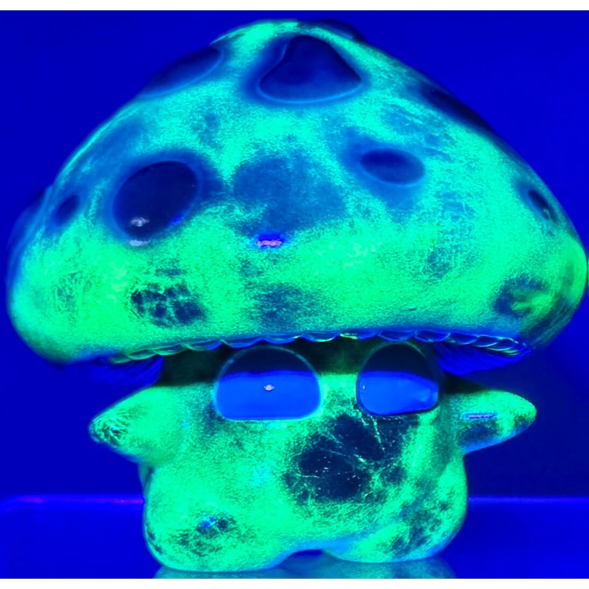 Medium Blacklight Spore (Test)