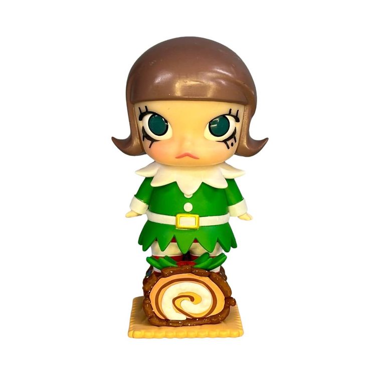 Molly on yule log by Teeewizzle (Thad Wilkes)