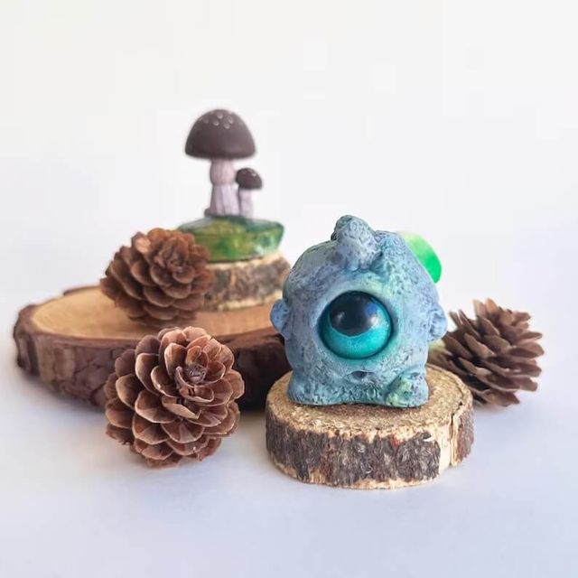 Mossy Teal Eye Iggy by The Pickled Pumpkin (formerly Persnickety Dirigible)