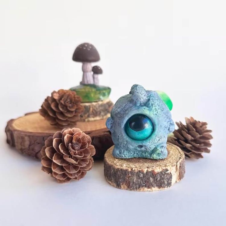 Mossy Teal Eye Iggy by The Pickled Pumpkin (formerly Persnickety Dirigible)