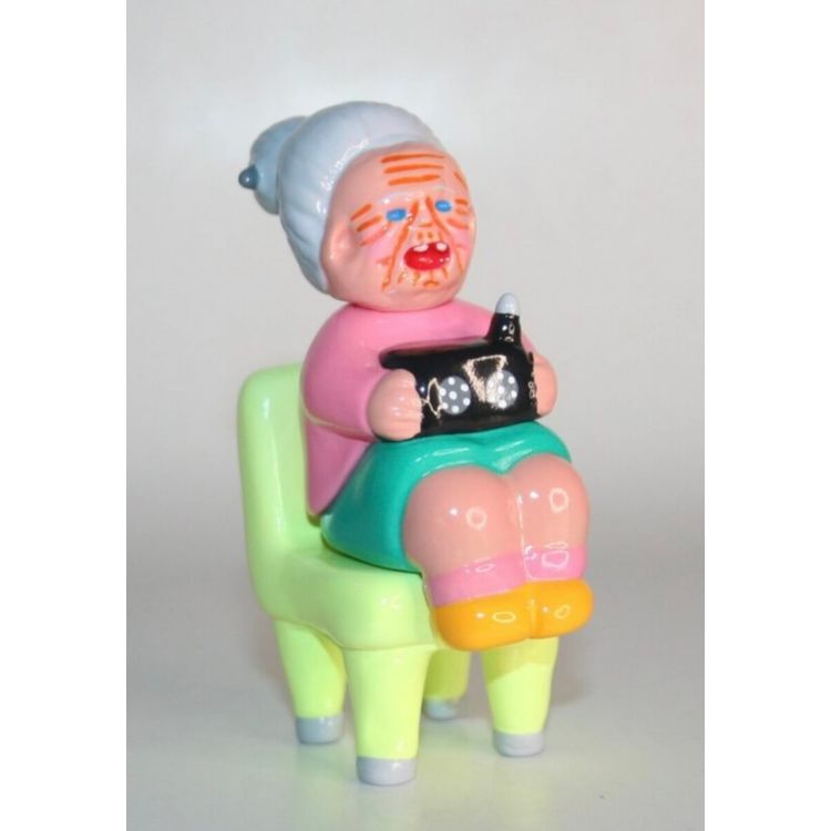 Radio Kikuyo – Green Chair by Dehara Yukinori