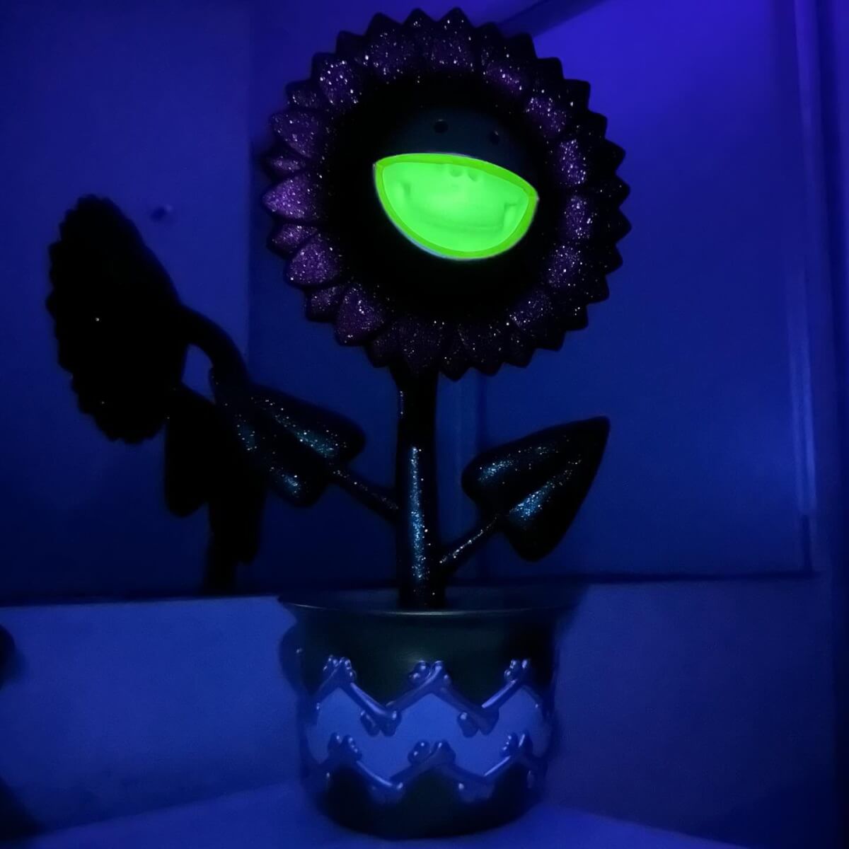 Red Glitter Glow Shocking Sunflower