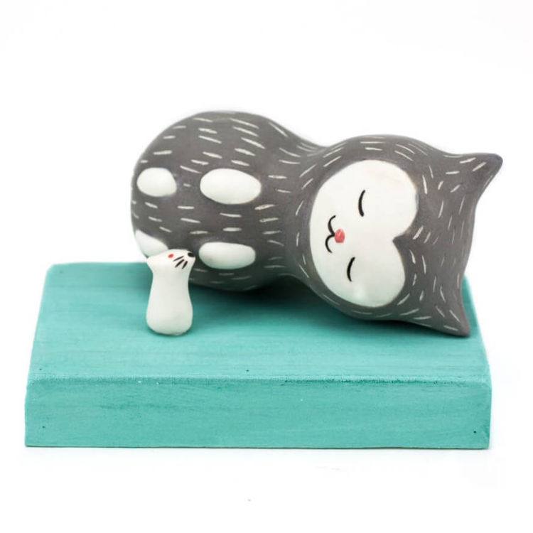 Sleepy Cat and Pikaboo Mouse (Matte Gray) by Aya Kakeda