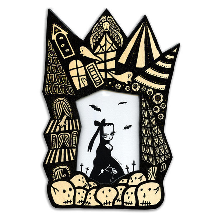 Spooky House by Mizna Wada