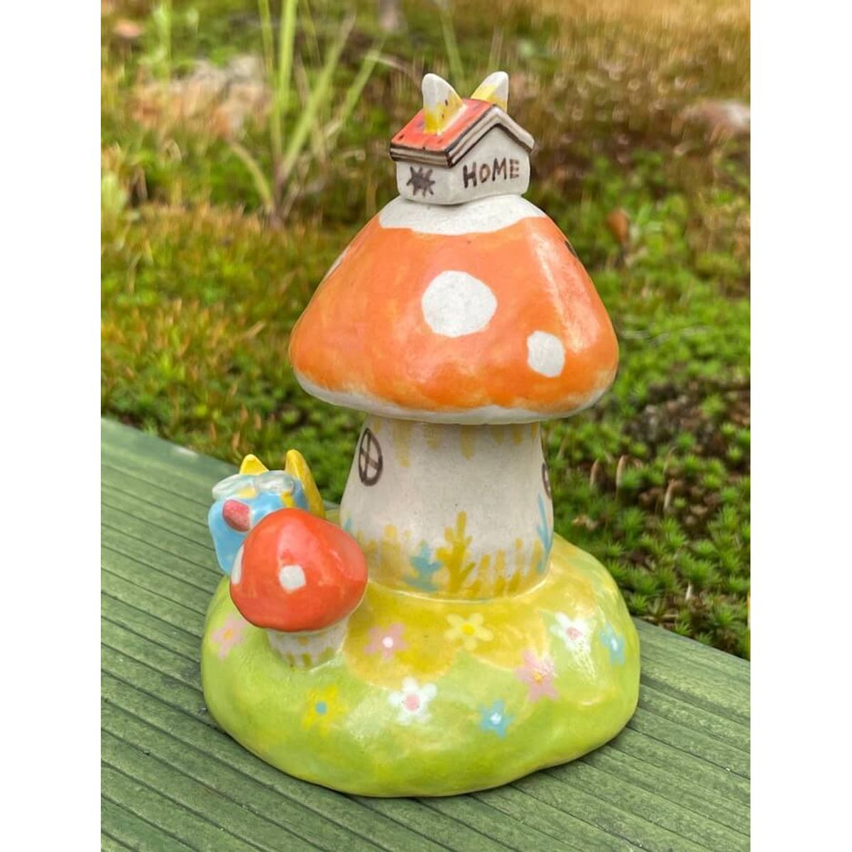 Sweet Home Cat Mushroom Village Bumblebee