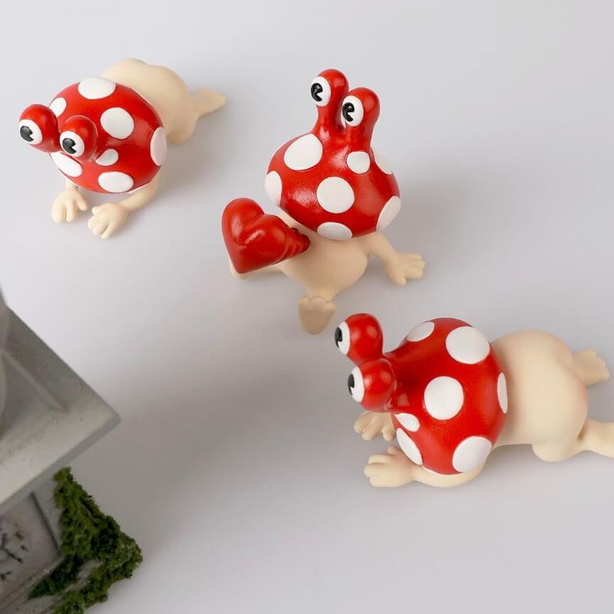 Toyo Tomosi and their Hero