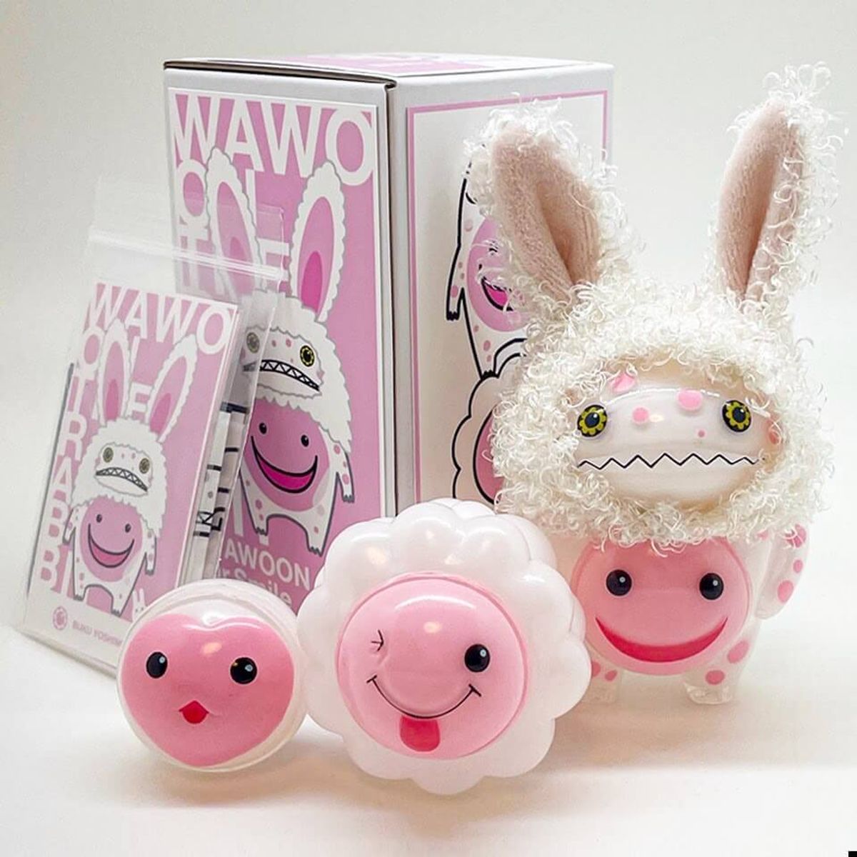 Wawoon with Dr. Smile Rabbit White