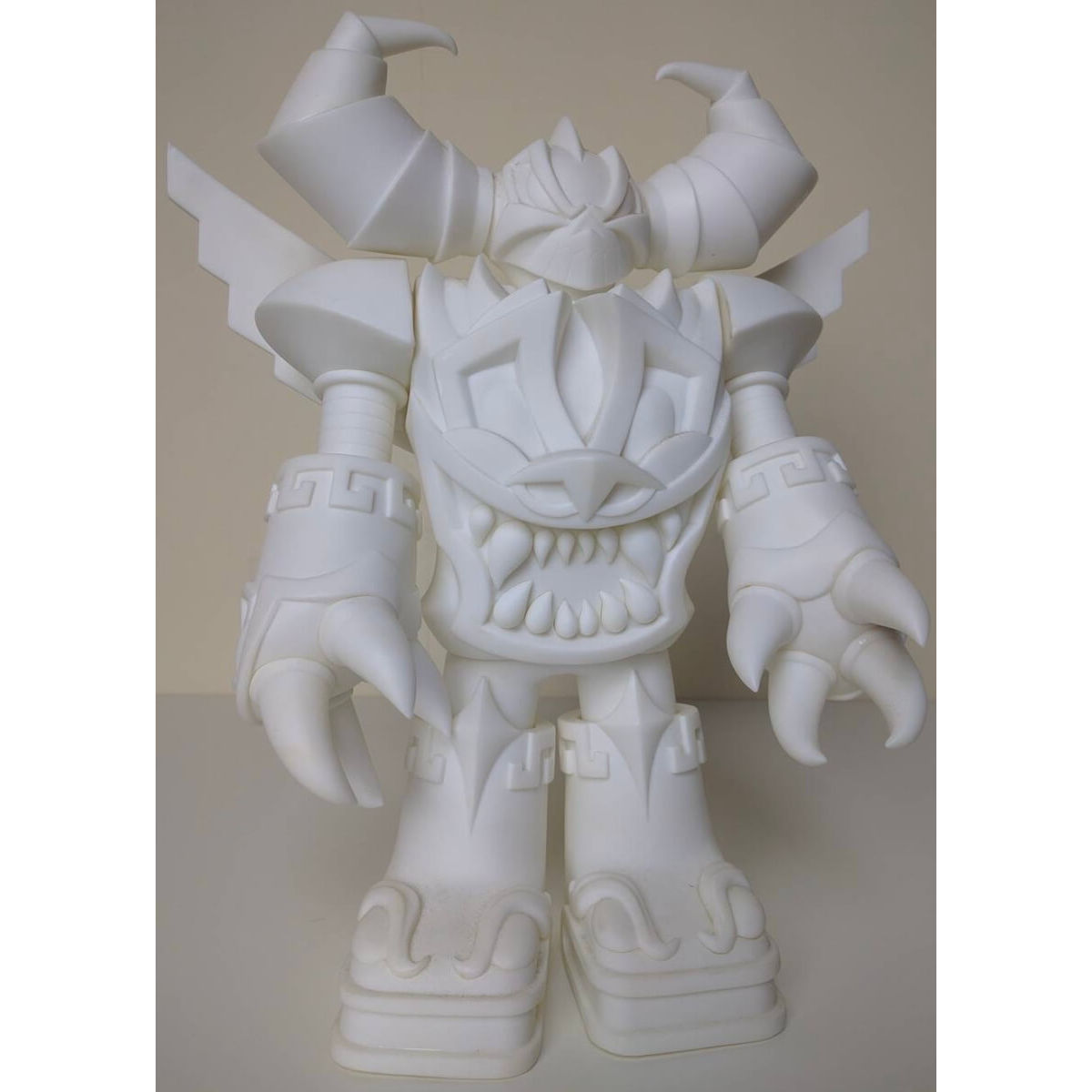 White Mecha Azteca