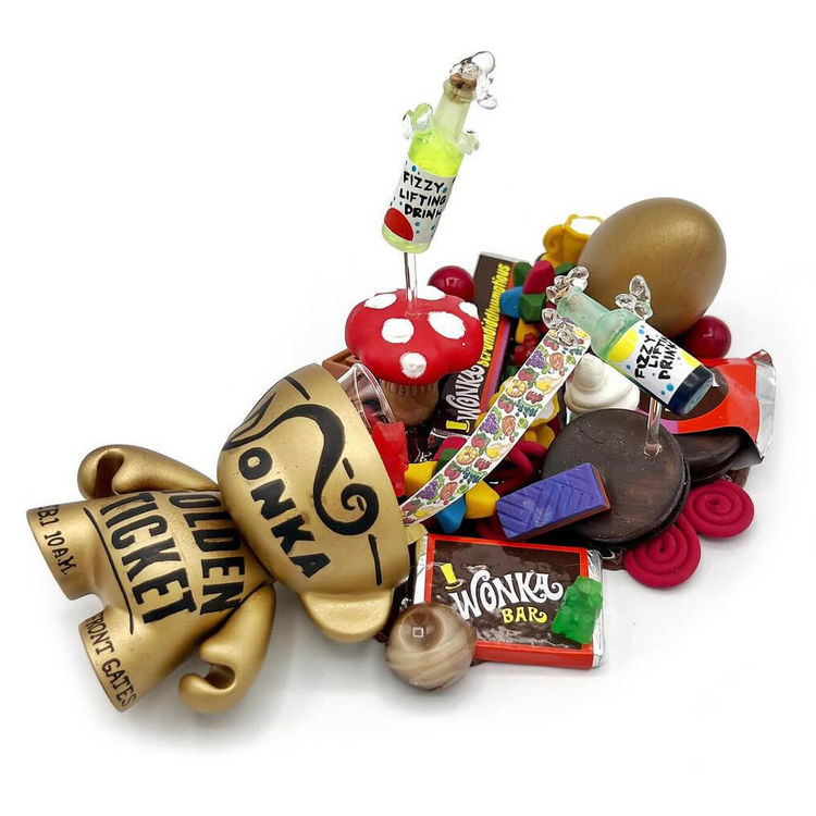 Willy Wonka Golden Ticket Dunny by Zard Apuya