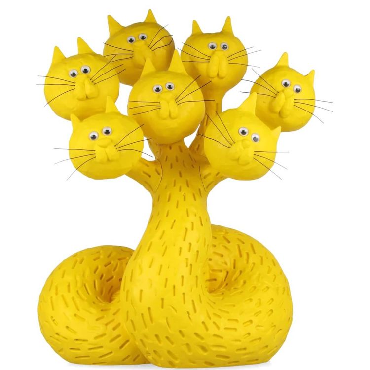 Yellow Chatan by Ludovilk Myers