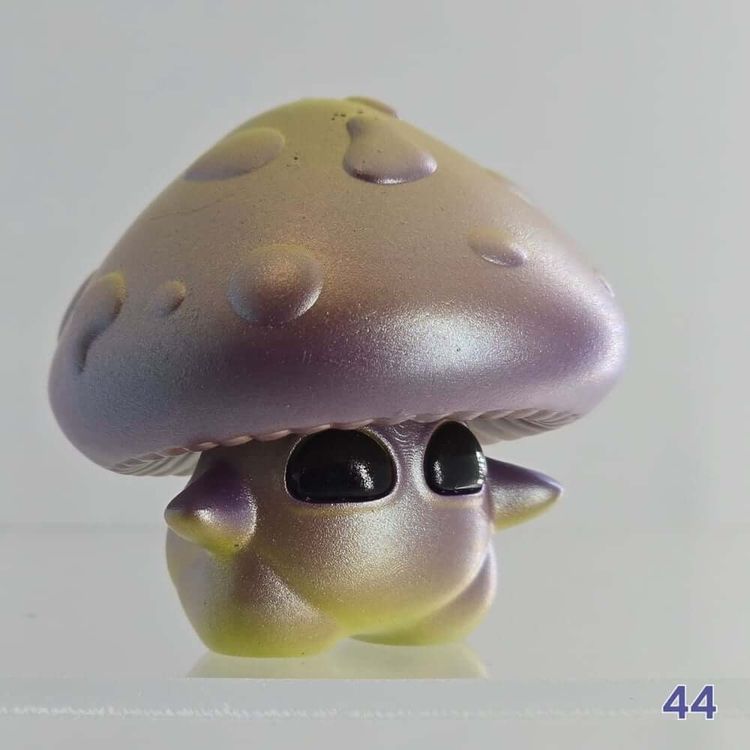 Microdose Spore (Iridescent Yellow / Purple) by Neffs_Nexus