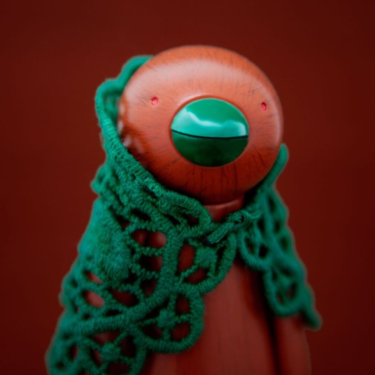 the mulled ji ja - wood effect body with Green scarf