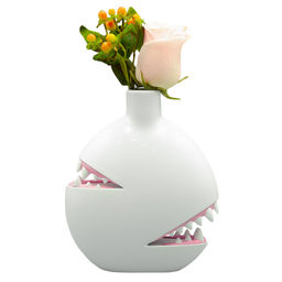 Biting Vase