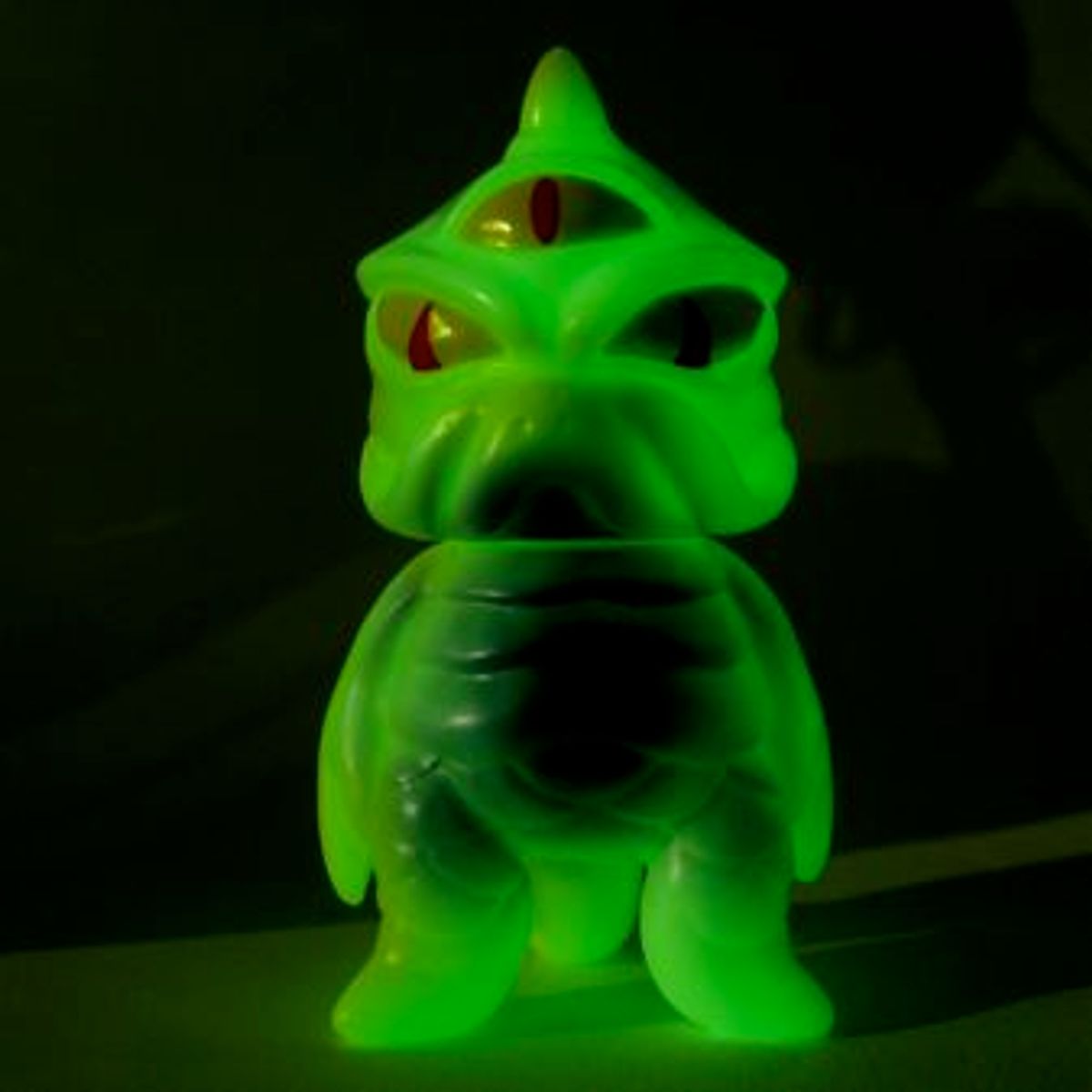 Mini Kaiju Tripus - Glow in the Dark