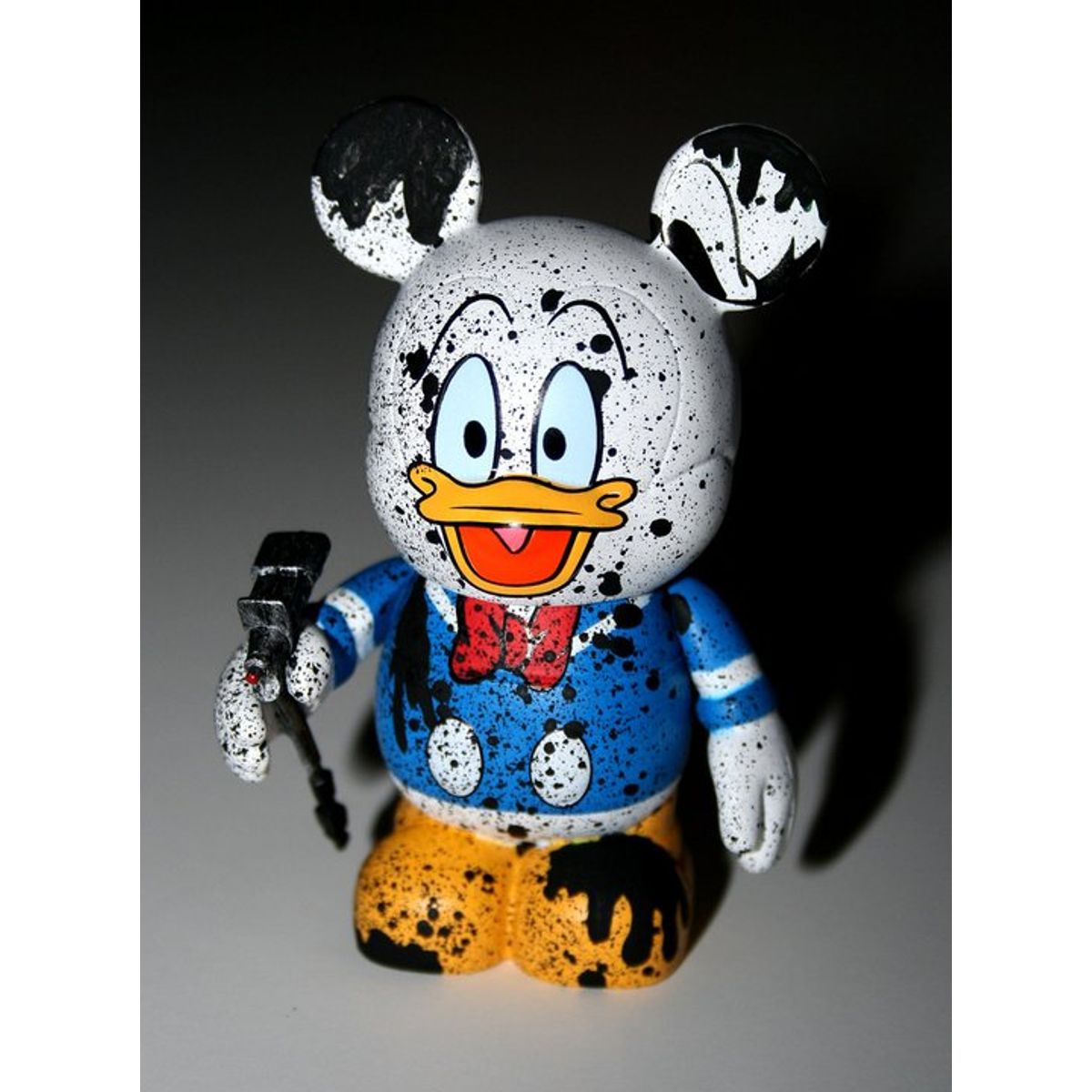 Graffiti Donald Duck (Black Paint)