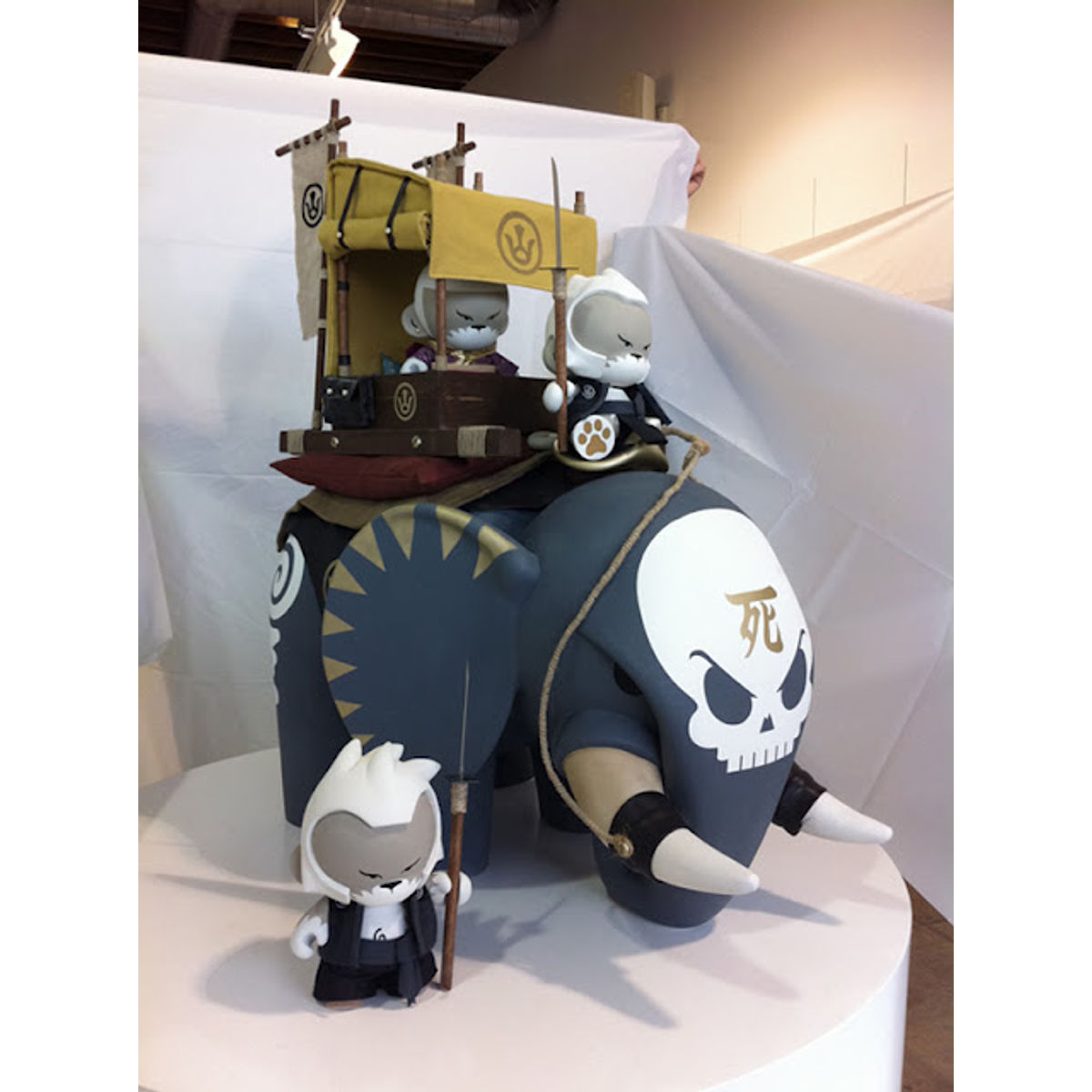 Large Mama Geisha Elephant