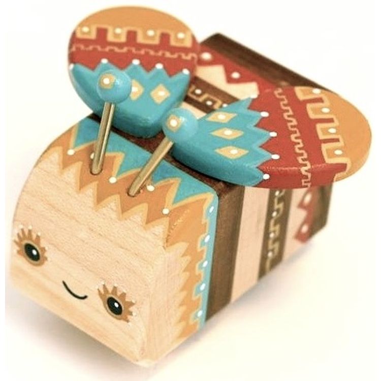 Totem Woodbee by Pepe Hiller