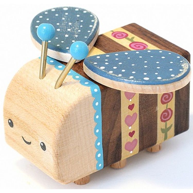 Shabby Chic Woodbee by Pepe Hiller