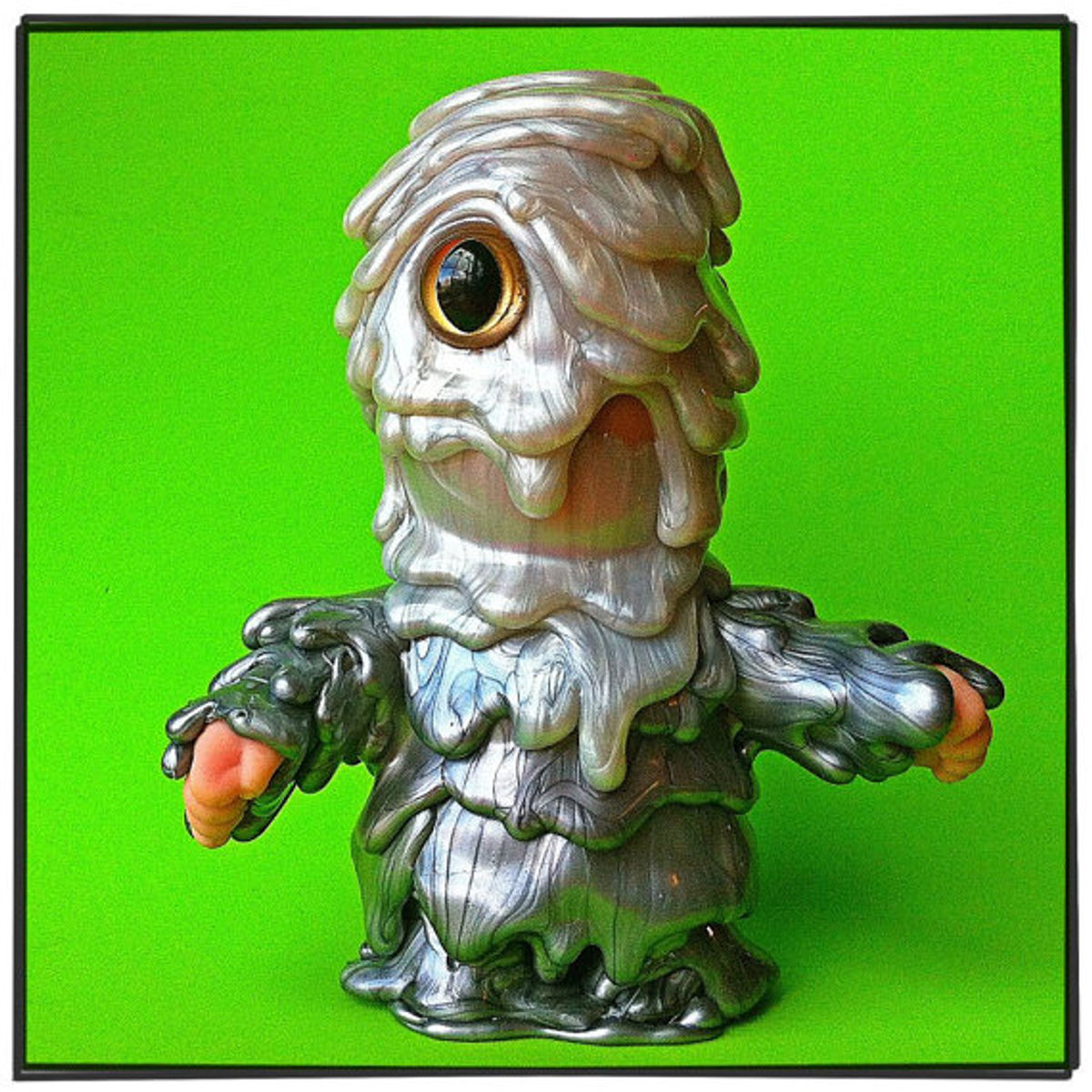 Bukken - silver metallic body, pearl metallic head w/ baby arms