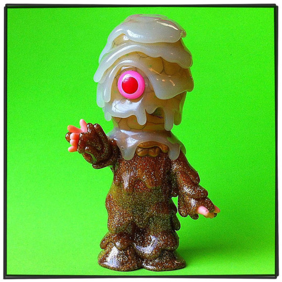 Bukken - gold sparkle body w/ GID head