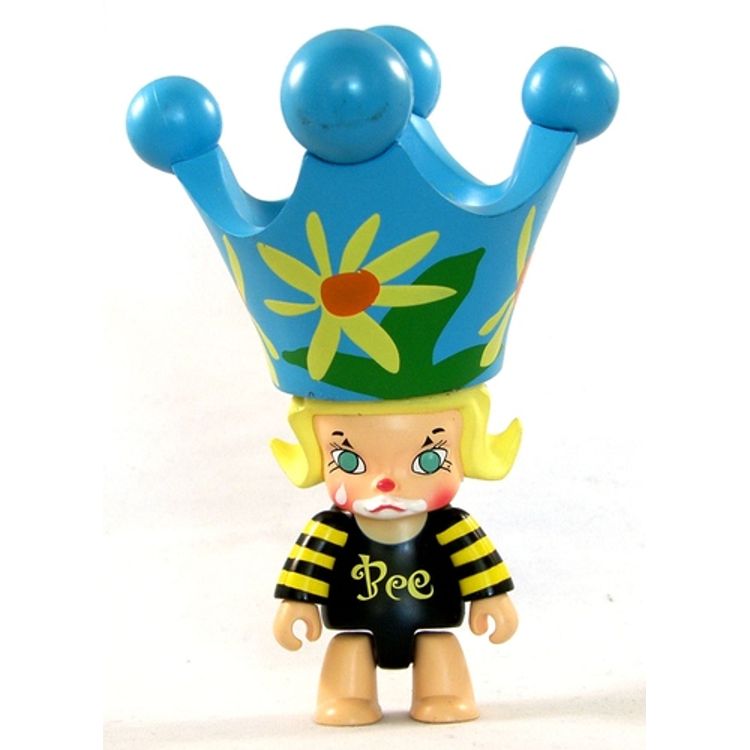 Molly Qee - Bee Bee by Kenny Wong