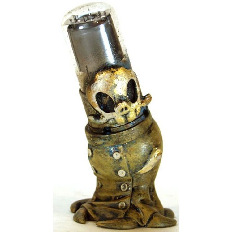 Gilt Tube Sal by Leecifer