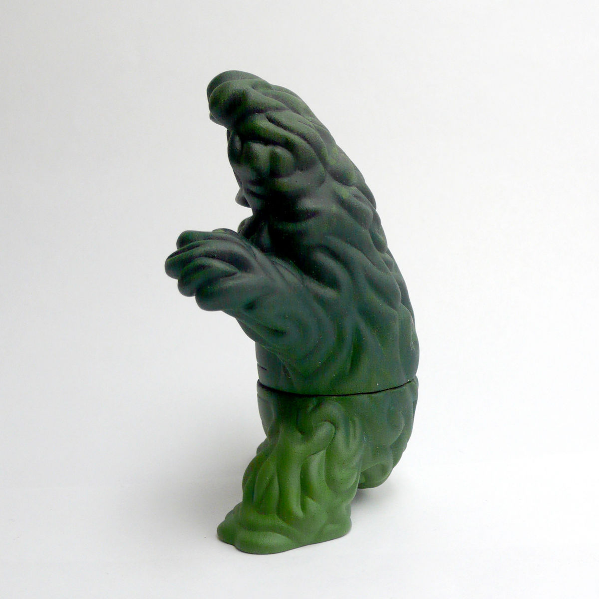 algae-eater crouching hedo