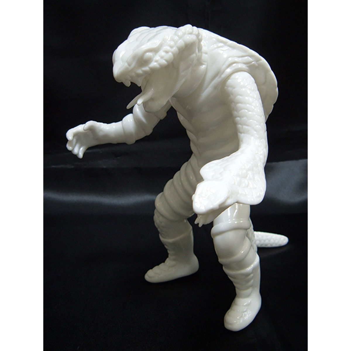 Cobraman - White/DIY