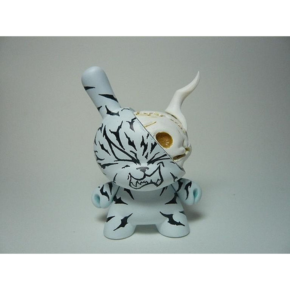 WHITE TIGER DUNNY
